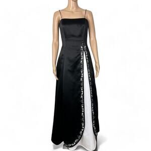 Dave and Johnny by Laura Ryner Vintage Embroidered Beaded Gown (5/6)